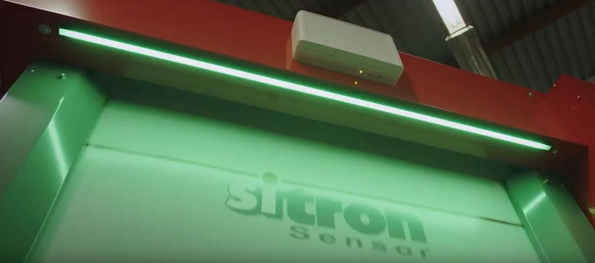 LED-Lichtleiste SI-LED für den industriellen Einsatz zum Beispiel an Toren, in Waschanlagen und an Schranken